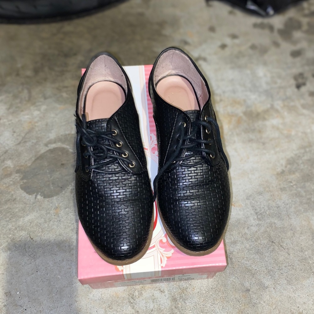 Women’s black shoes